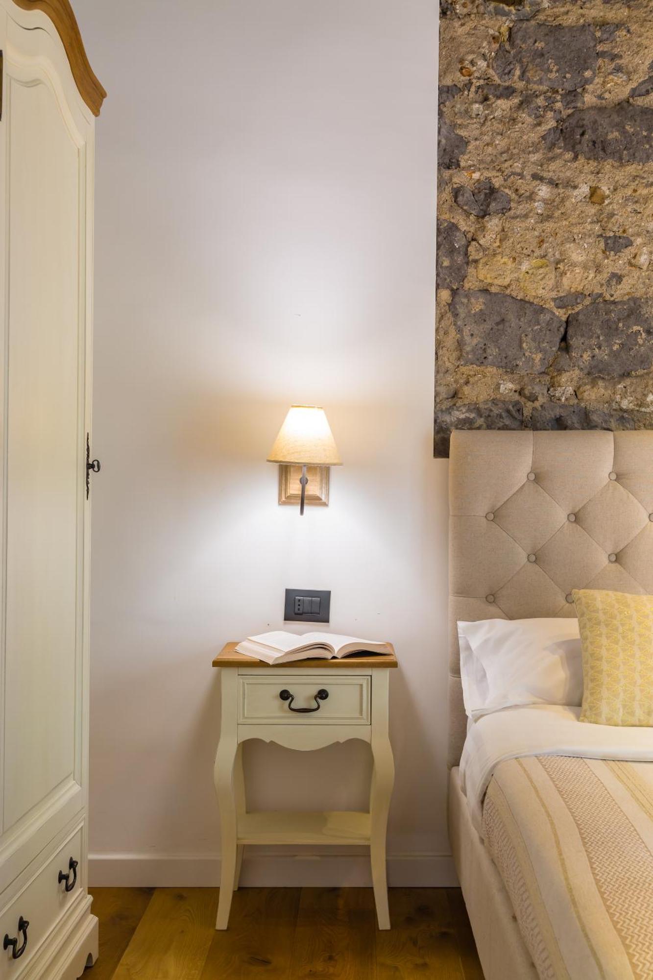 Starhost - Minerva Suite ซาแลร์โน ภายนอก รูปภาพ